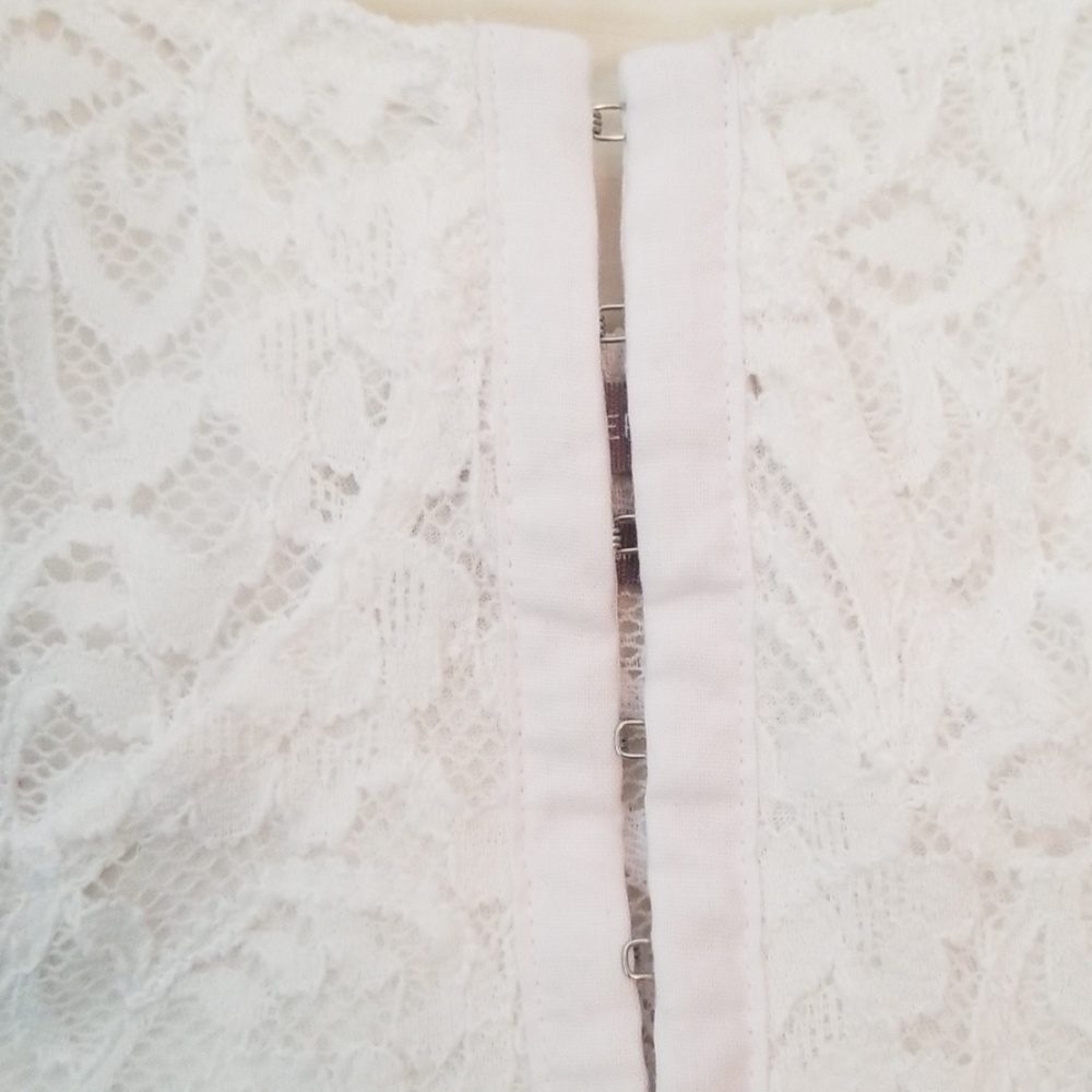 NWT UO Claudia Lace Bustier Cropped Top - Picture 2 of 4